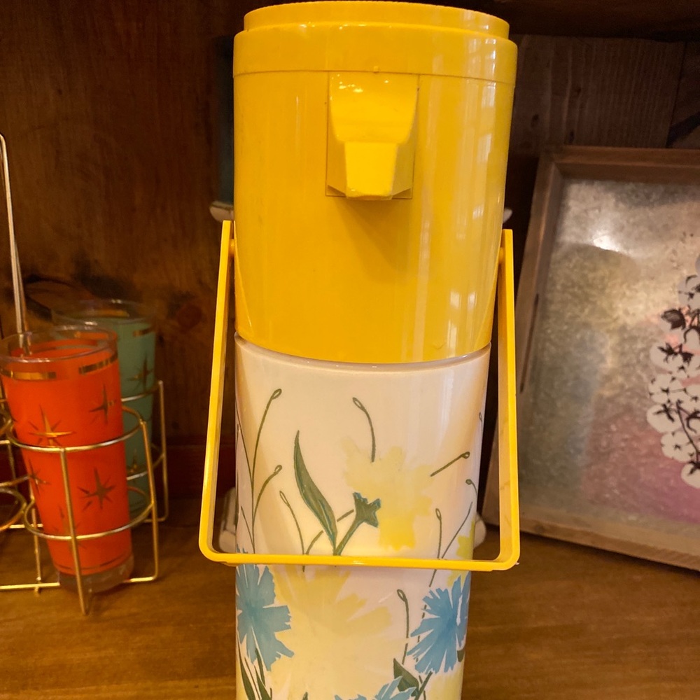 VINTAGE ALADDIN'S PUMP-A-DRINK ONE QUART THERMOS